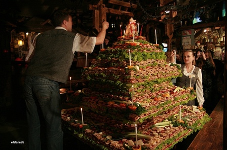 Найбільший бутерброд з салом у світі!28,7м.кв.